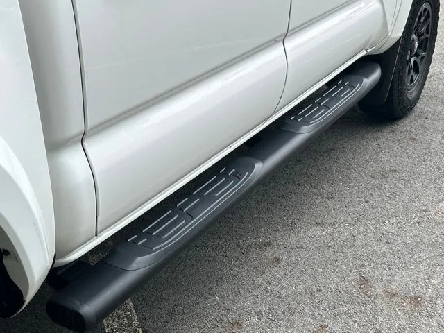 Used 2022 White Toyota SR5 image 18