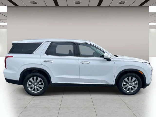 Used 2025 White Hyundai SEL image 2