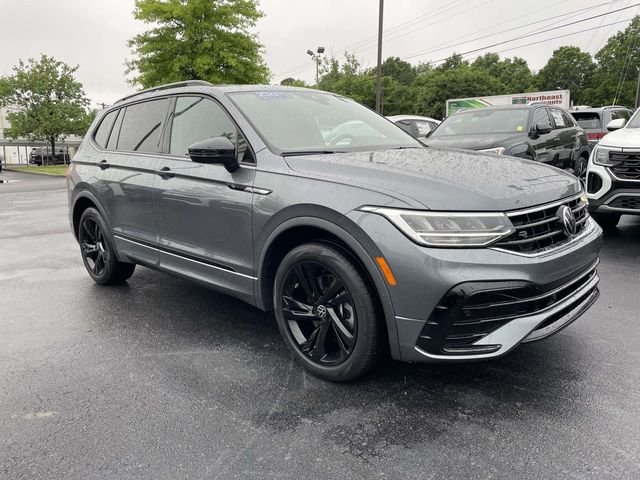 2023 Volkswagen Tiguan 2.0T SE R-Line Black's photo