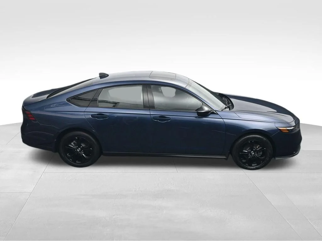 Used 2025  Honda SE image 38