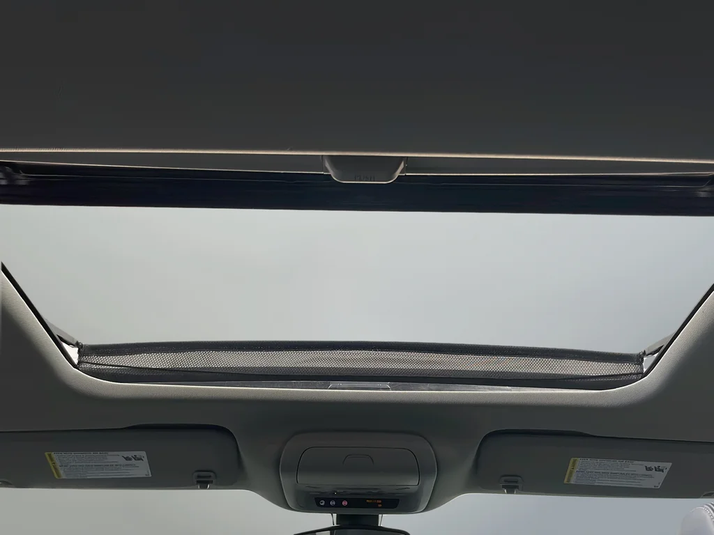 Used 2019 White Buick Essence image 18