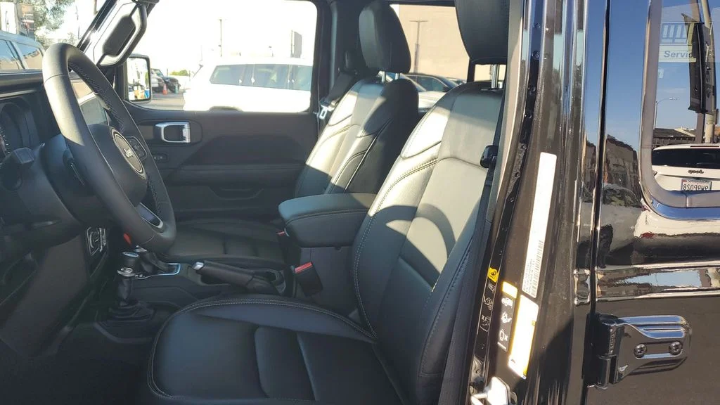 Used 2025 Black Jeep High Tide image 18