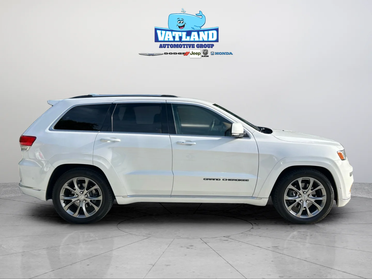 Used 2021 Ivory Jeep Summit image 6
