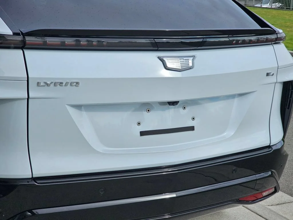 New 2027 Vibrant White Tricoat Cadillac Sport image 14