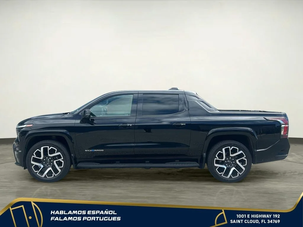 Used 2025 Black Chevrolet RST - Max Range image 3