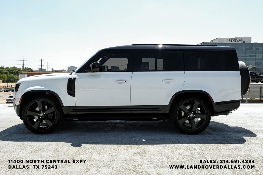Used 2025 Fuji White Land Rover X-Dynamic SE image 8