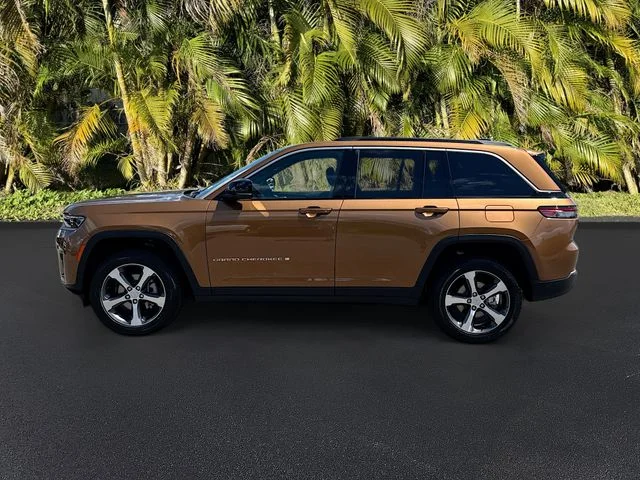 New 2026 Copper Shino Metallic Clear-Coat Exterior Paint Jeep Limited image 2