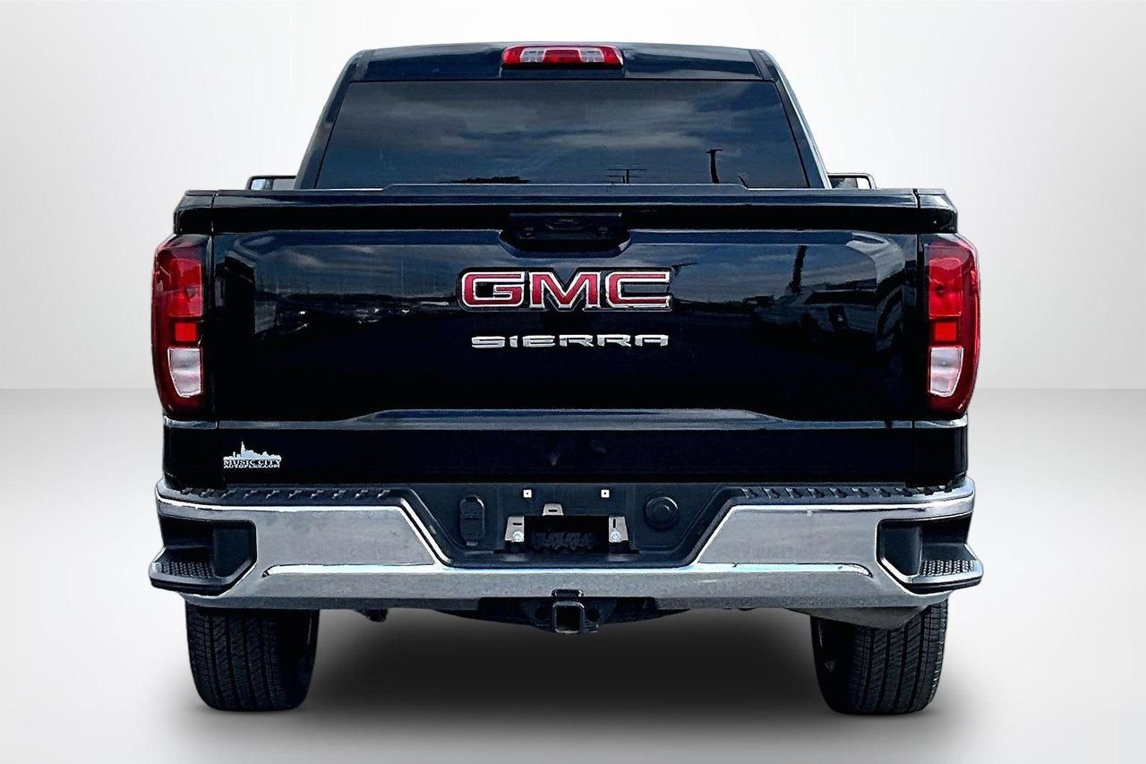 Used 2025 Onyx Black GMC 4WD Regular Cab Standard Box Pro image 7