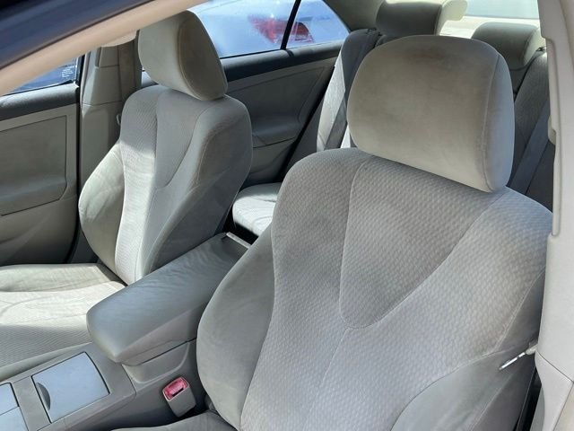 Used 2011 Gray Toyota LE image 15