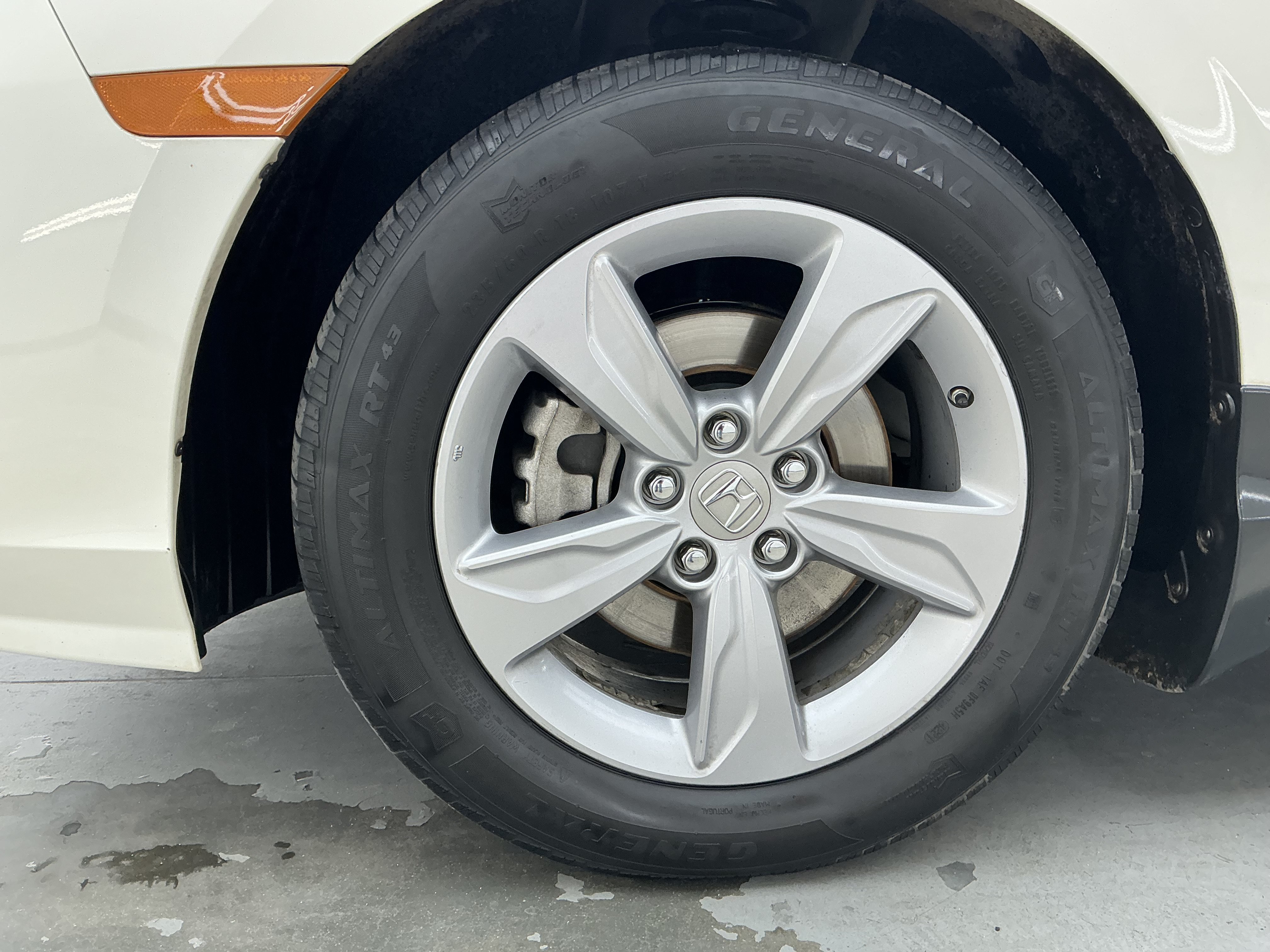 Used 2018 White Diamond Pearl Honda EX-L image 18