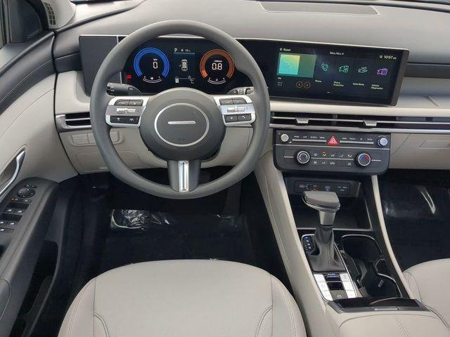 2025 Hyundai Tucson SE - Photo 16