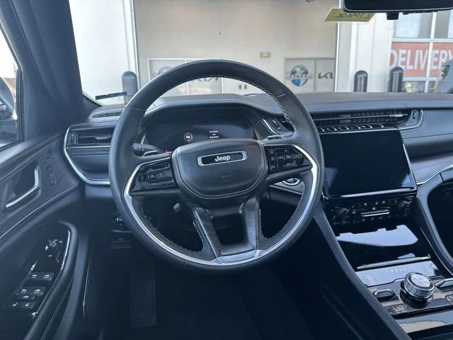 Used 2023 White Jeep Overland image 13