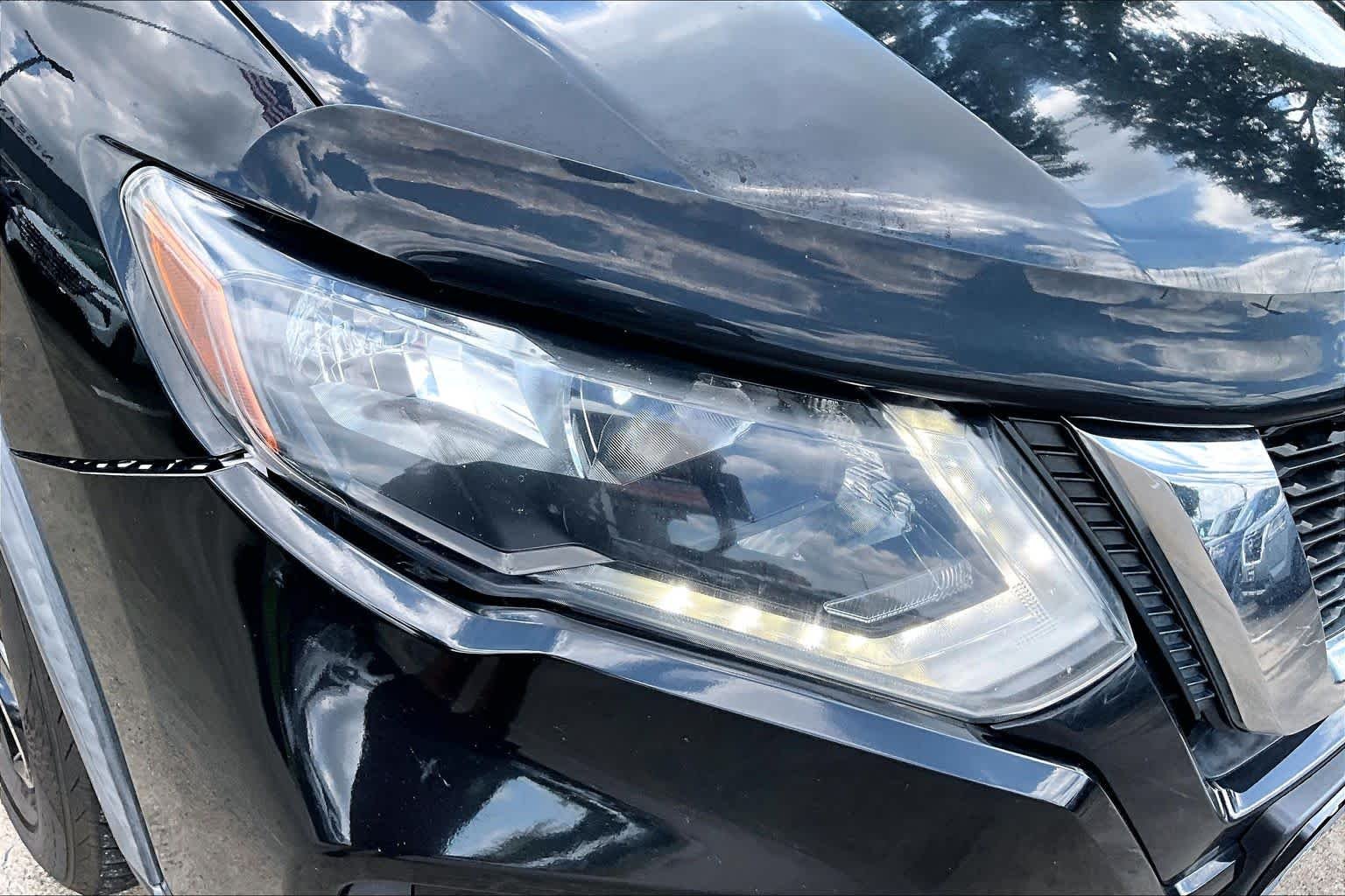 Used 2020 MAGNETIC BLACK Nissan SV image 26