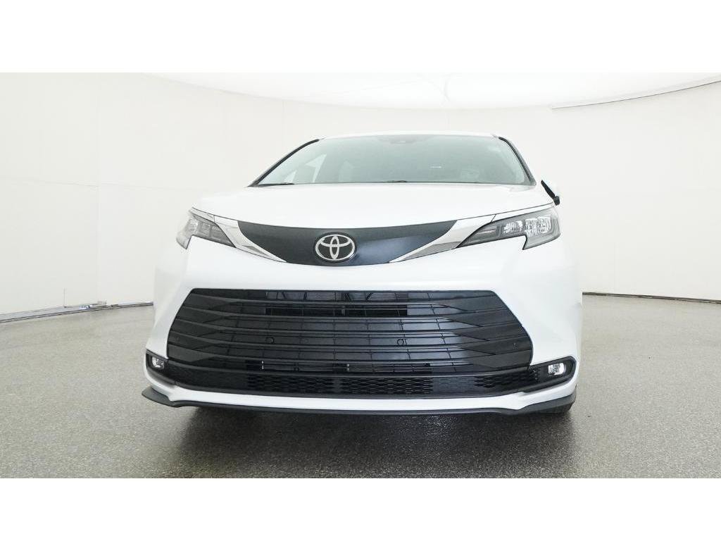 New 2026 Wind Chill Pearl Toyota XLE image 31