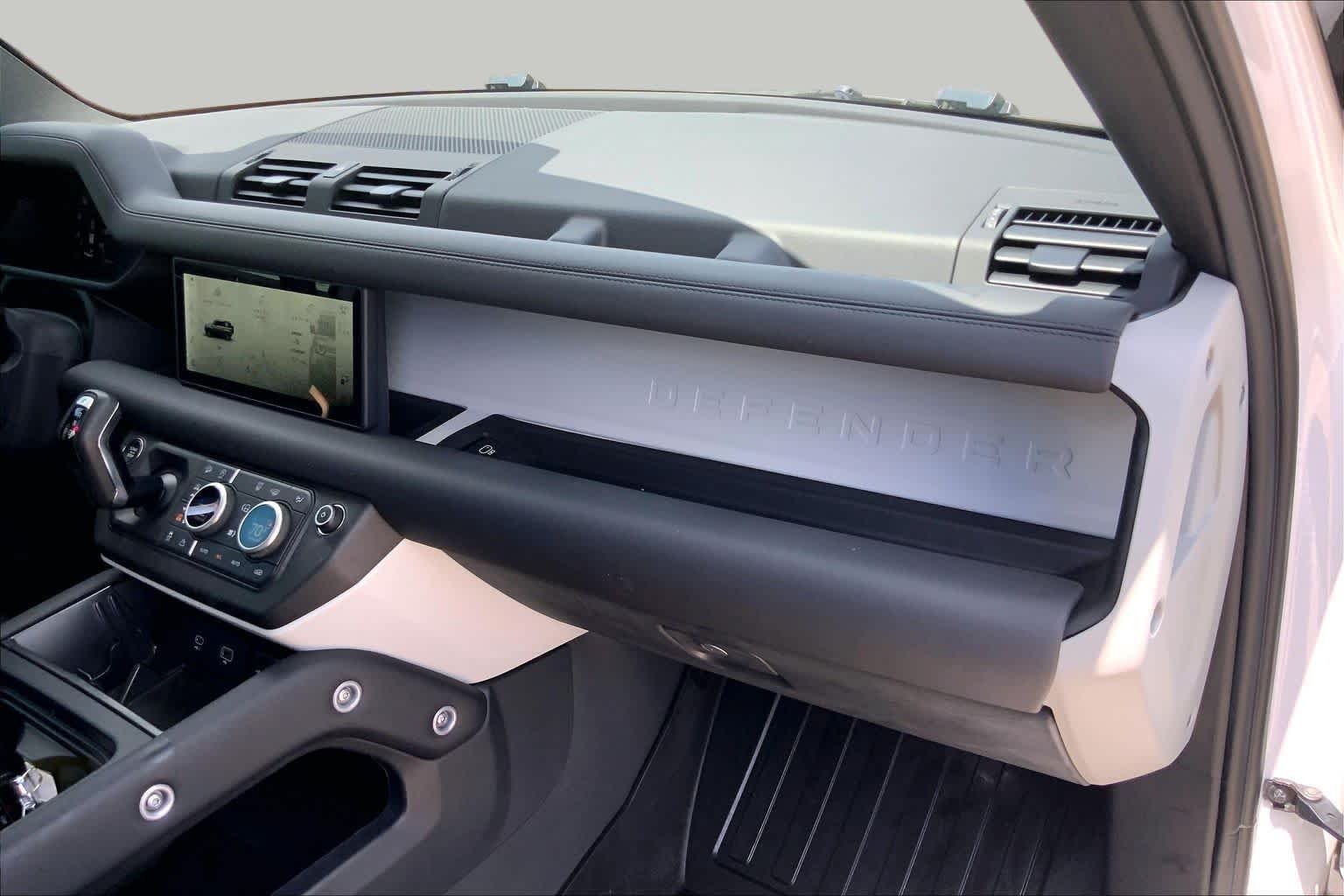 Used 2024 Fuji White Land Rover S image 18