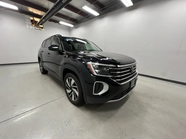 2024 Volkswagen Atlas SE w/Tech - Photo 2