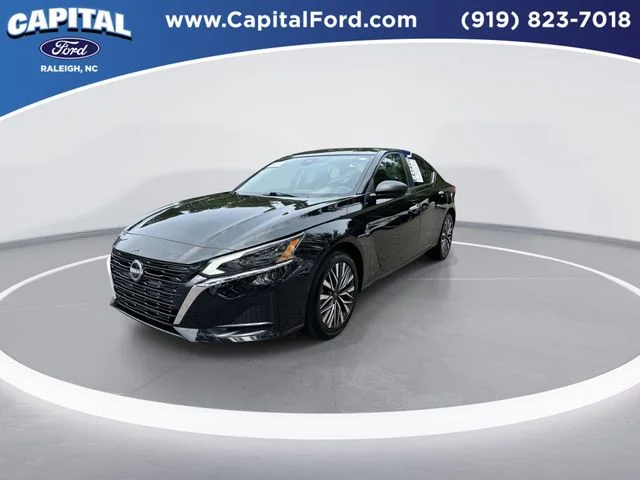Used 2025 Black Nissan 2.5 SV image 4