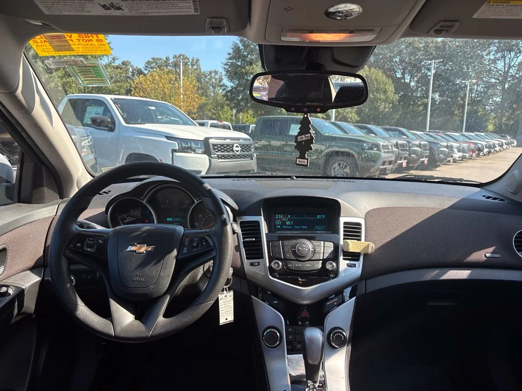 Used 2015 Silver Chevrolet 1LT image 10