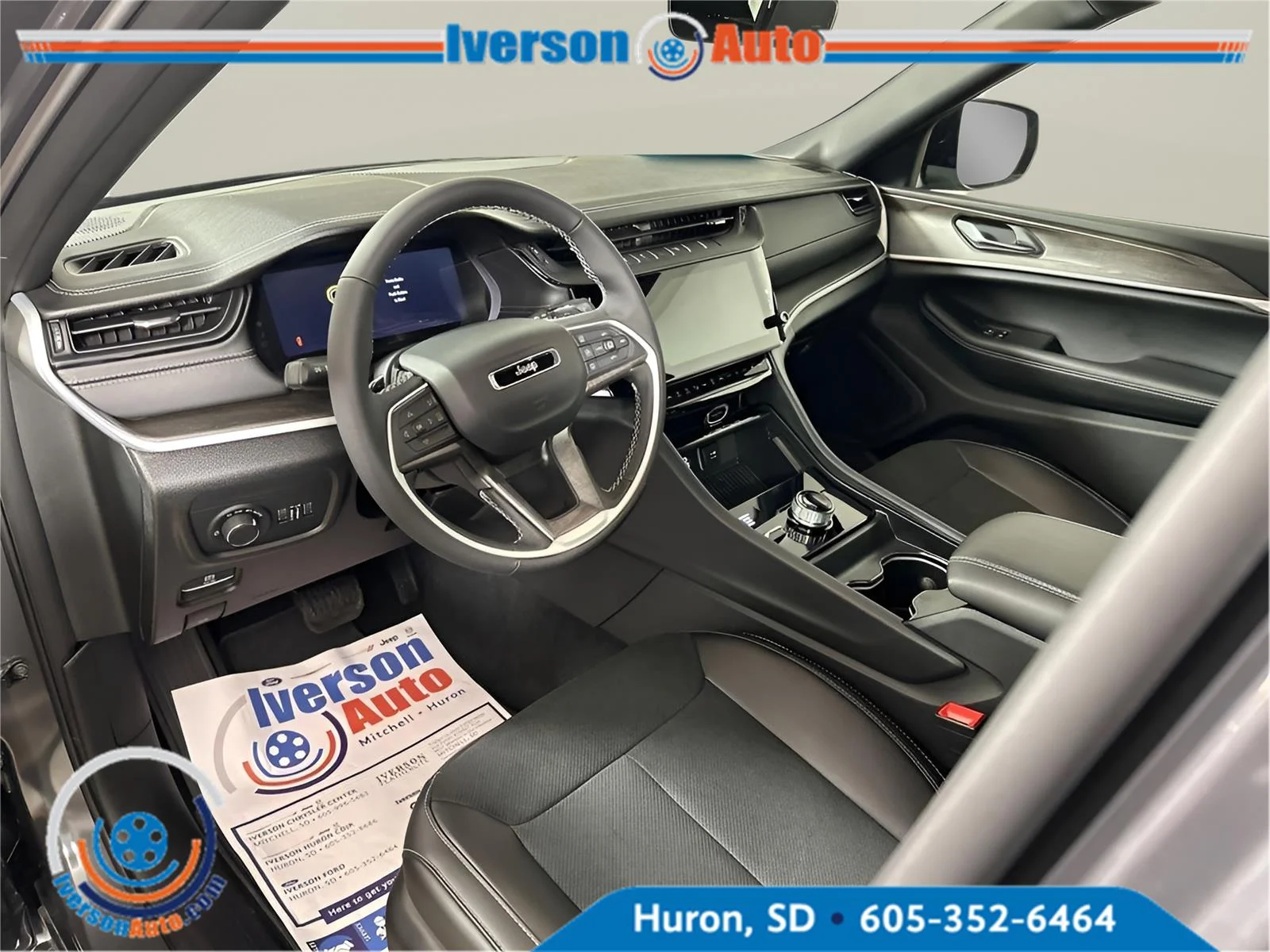 New 2026 Baltic Gray Metallic Clear-Coat Exterior Paint Jeep Laredo Altitude image 16