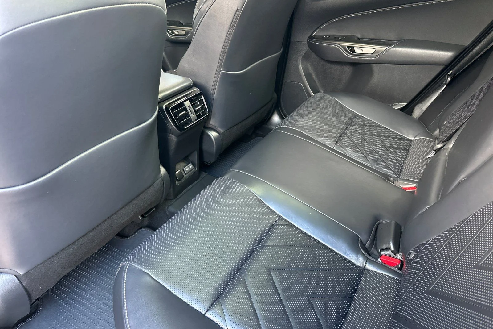 Certified Used 2025 SONIC TITANIUM Lexus 450h+ Luxury image 9