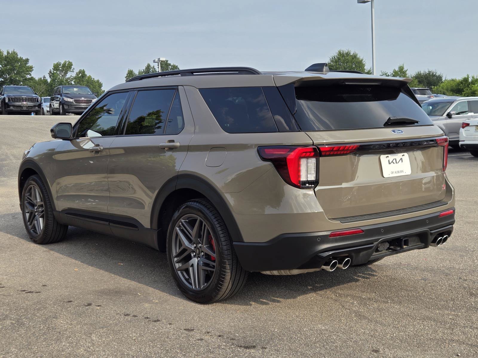 2026 Ford Explorer ST - Photo 8