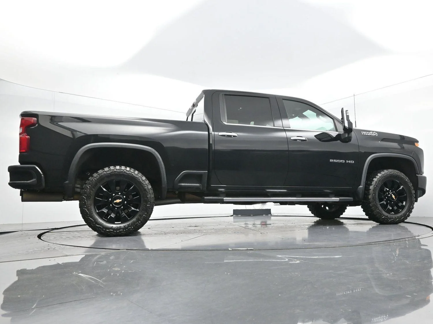 Used 2021 Black Chevrolet High Country image 49