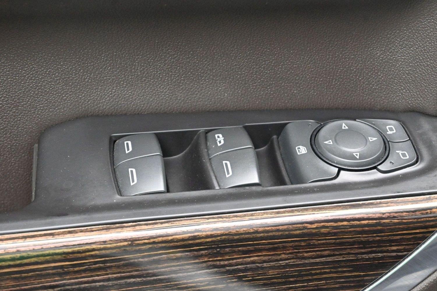 Used 2020 Summit White GMC Elevation image 11