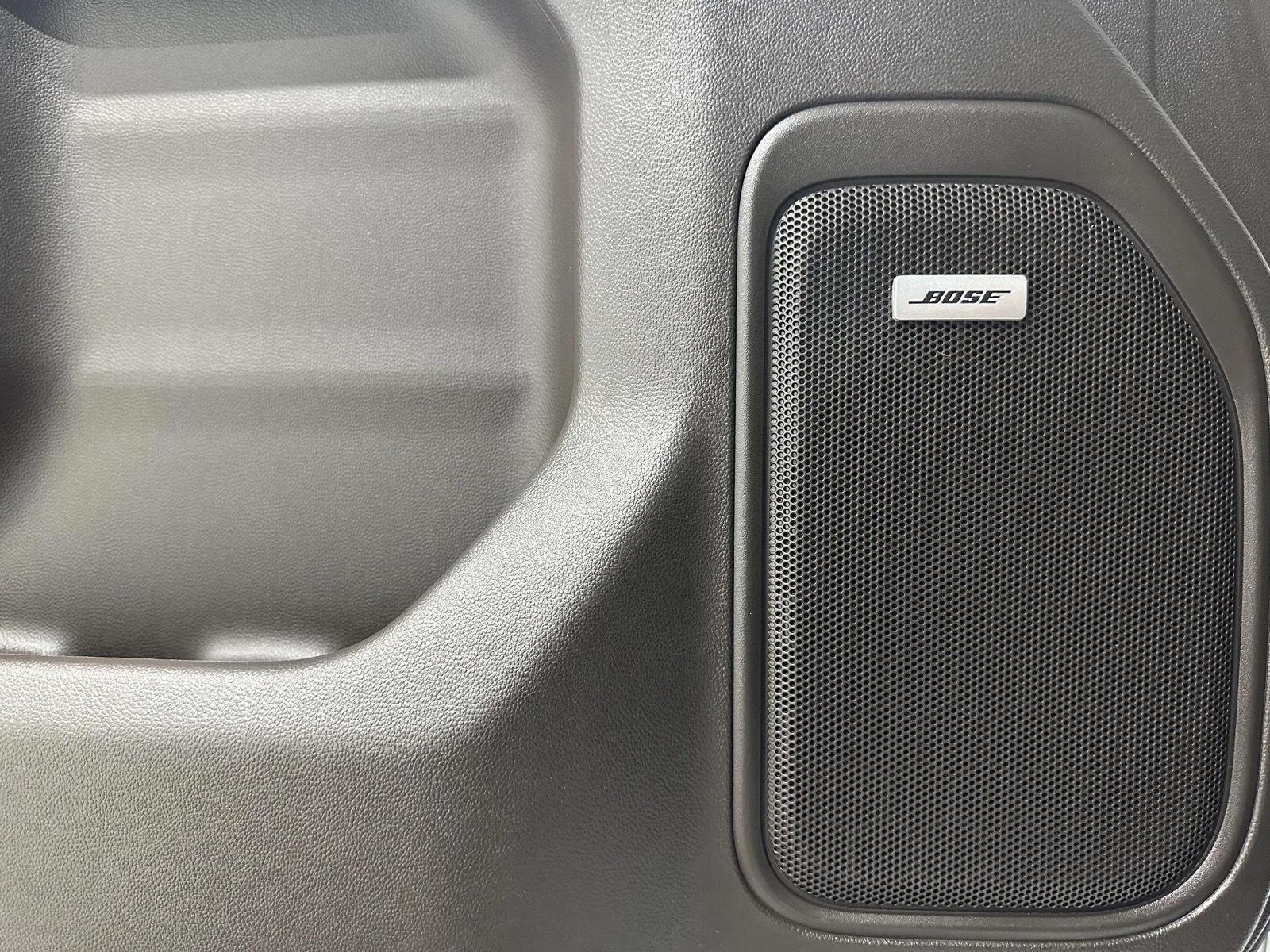 Used 2022 WHITE FROST TRICOAT GMC Denali image 22