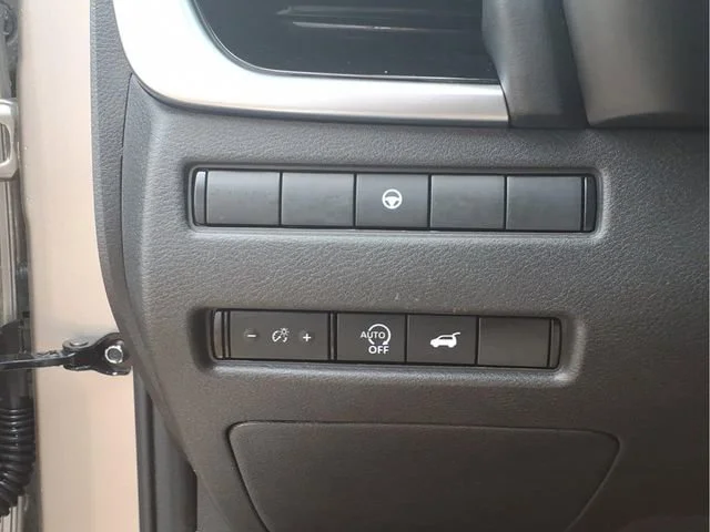 Used 2025 Silver Nissan SL Intelligent AWD image 15