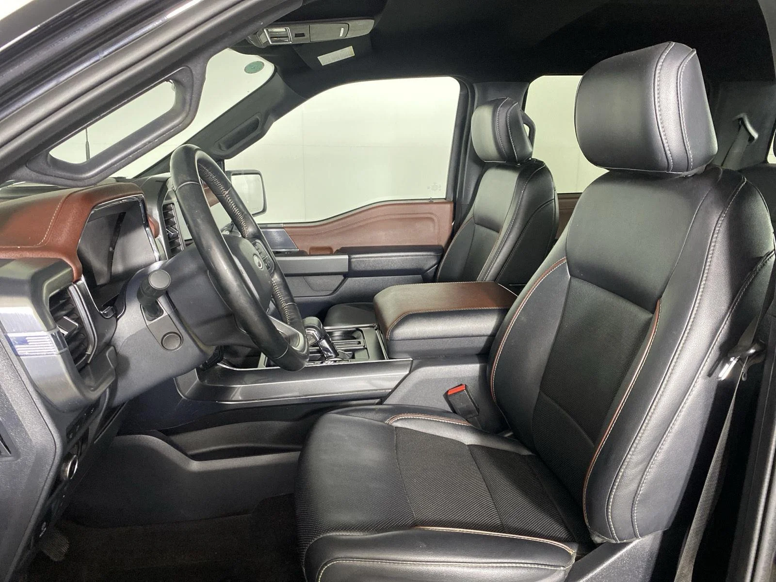 Used 2023 Agate Black Ford LARIAT image 12