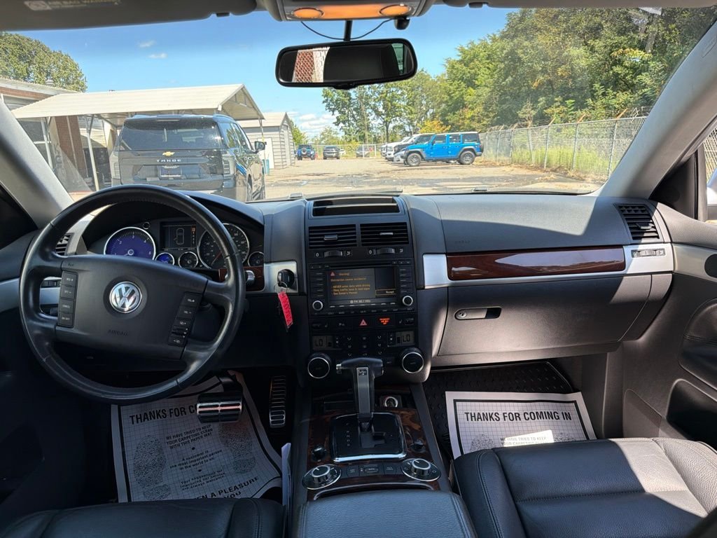 Used 2006 Silver Volkswagen V10 TDI image 21
