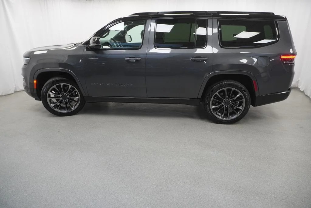 Certified Used 2025 Gray Jeep Series III Obsidian image 15