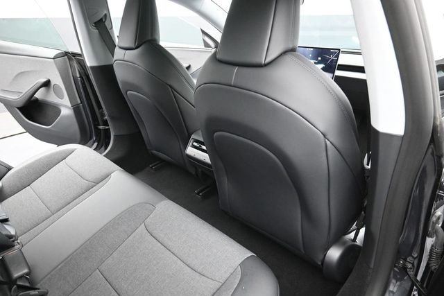Used 2025  Tesla Standard image 2