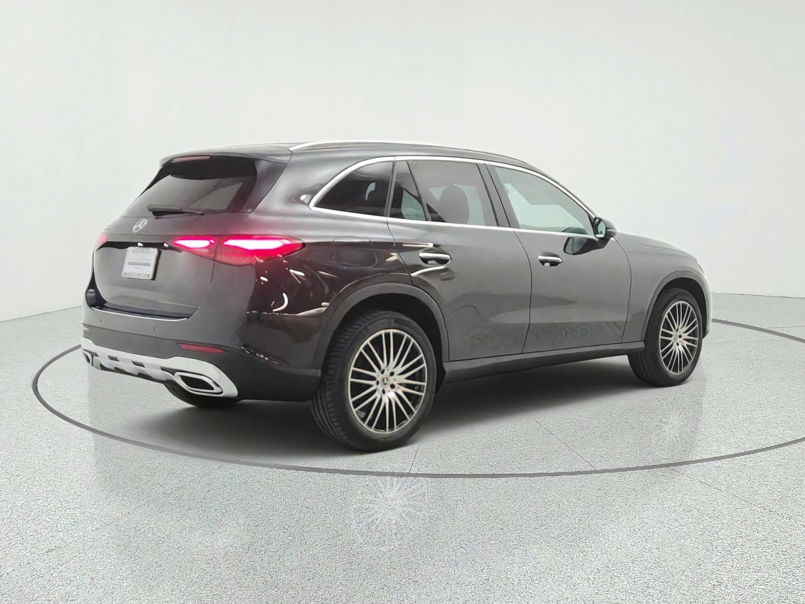 New 2027 Graphite Grey Metallic Mercedes-Benz GLC 300 SUV image 5
