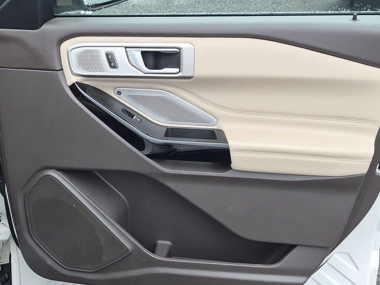 Used 2022 Star White Metallic Tri-Coat Ford Platinum image 38