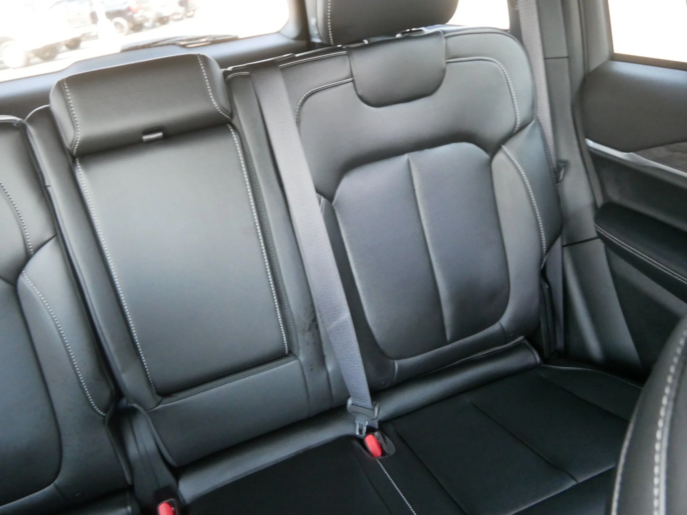 Used 2025 Diamond Black Crystal Pearlcoat Jeep Limited image 14