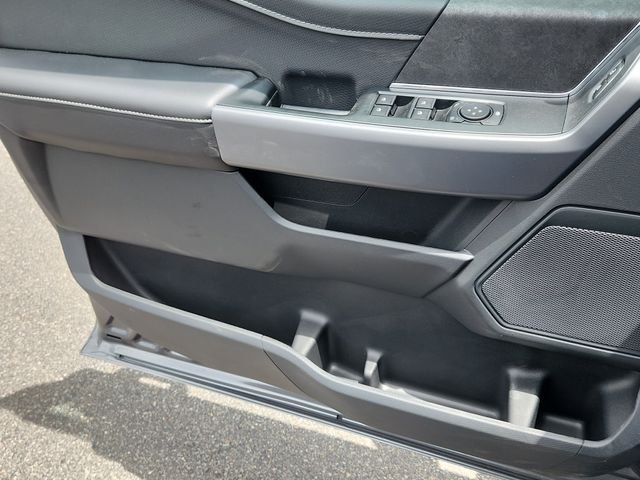 New 2026 Carbonized Gray Metallic Ford XLT image 7