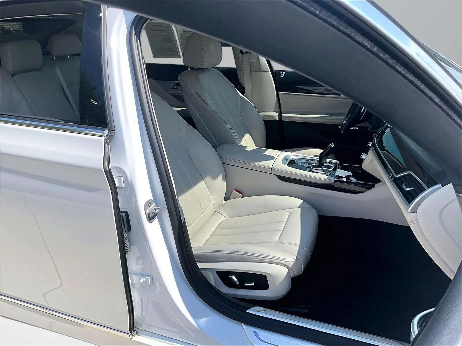 Used 2018 White BMW 740i xDrive image 8