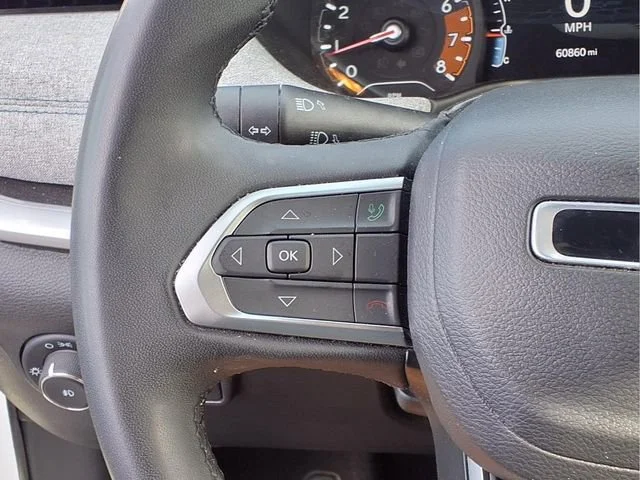 Used 2024  Jeep Latitude image 12