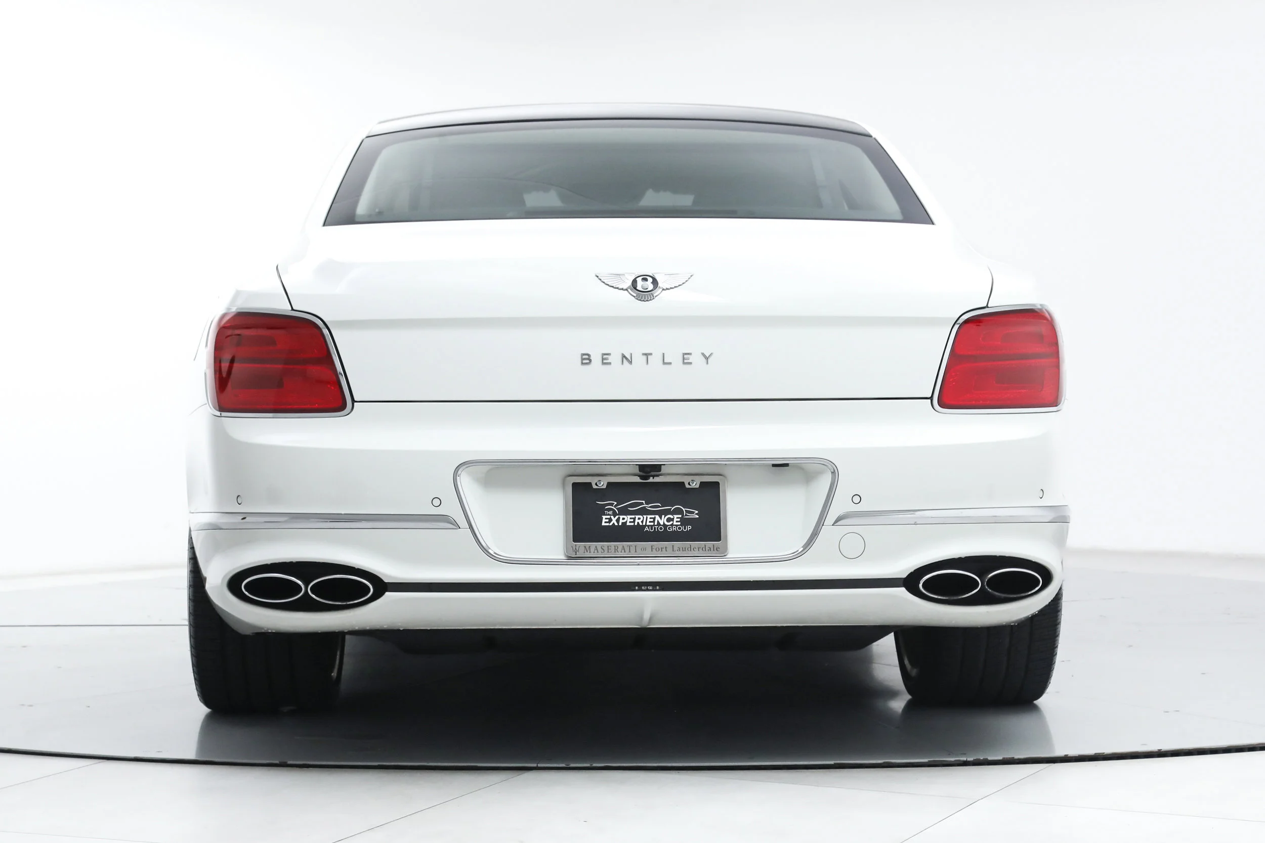 Used 2022 White Bentley  image 4