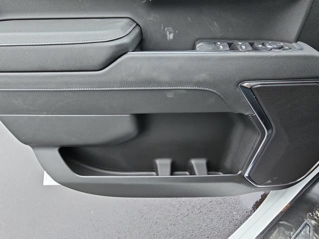 New 2026 Summit White Chevrolet LT (2FL) image 19