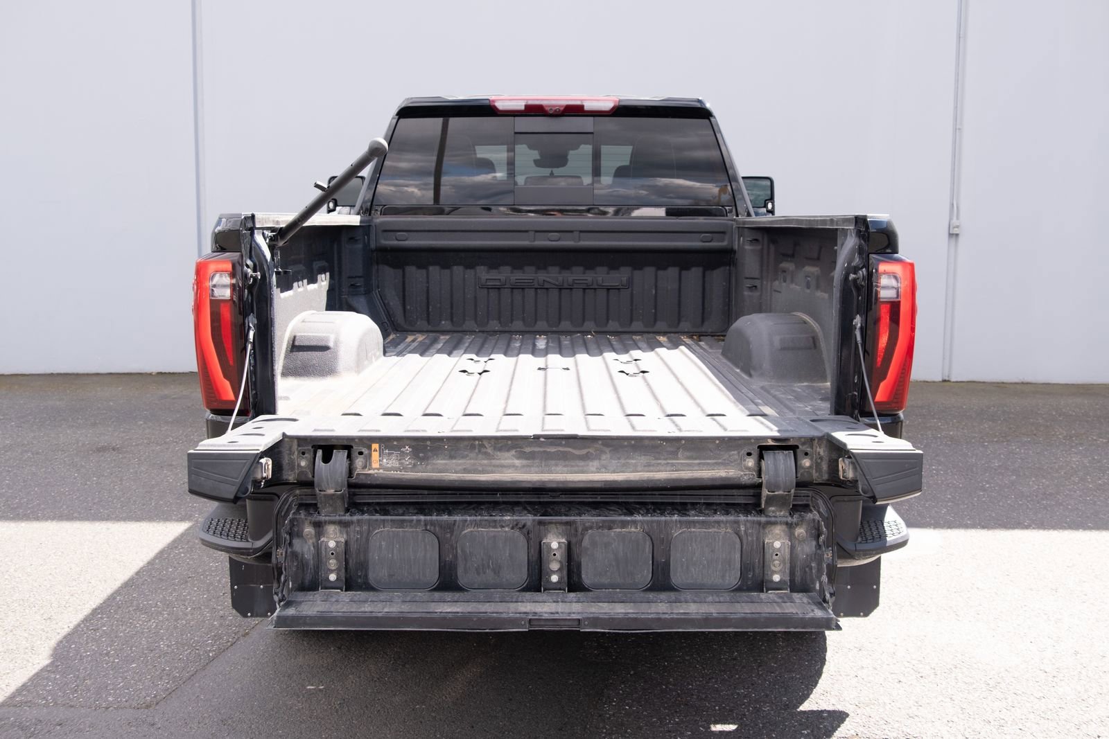 Used 2024 Onyx Black GMC Denali Ultimate image 26