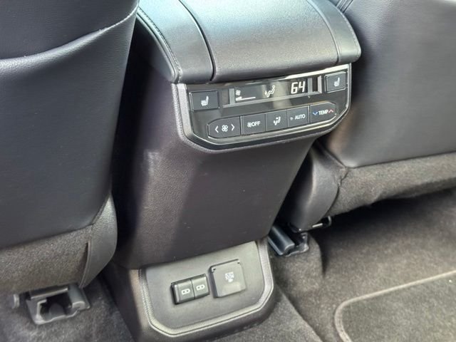 Used 2025  Toyota Platinum image 40