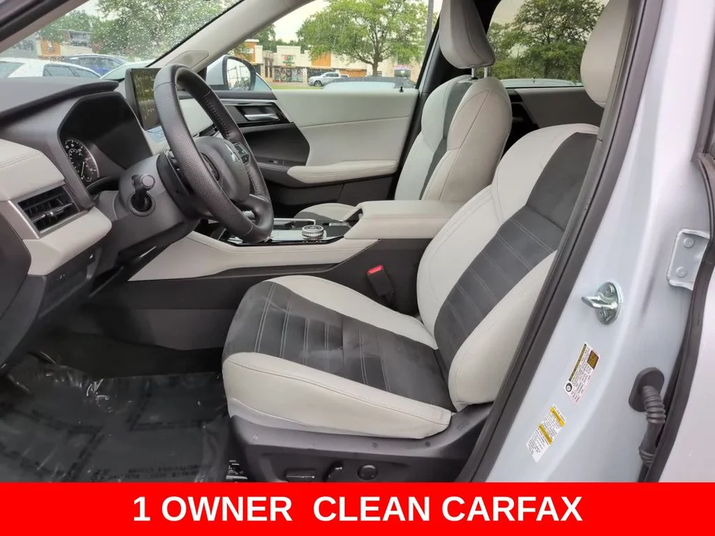 Used 2025 White Mitsubishi SE image 14
