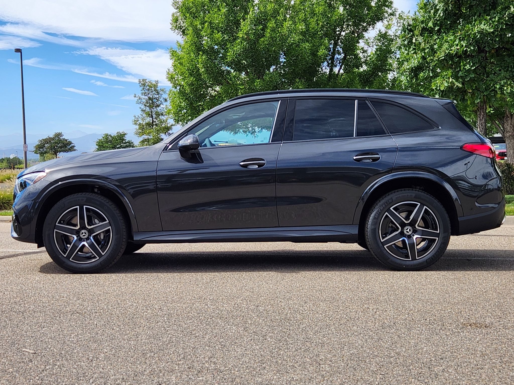 New 2027 Graphite Grey Metallic Mercedes-Benz GLC 300 4MATIC® image 5