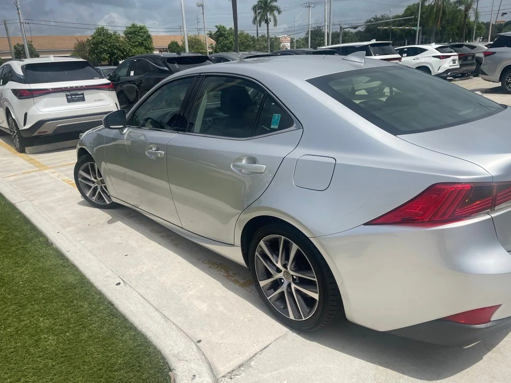 Used 2019 Liquid Platinum Lexus 300 image 6