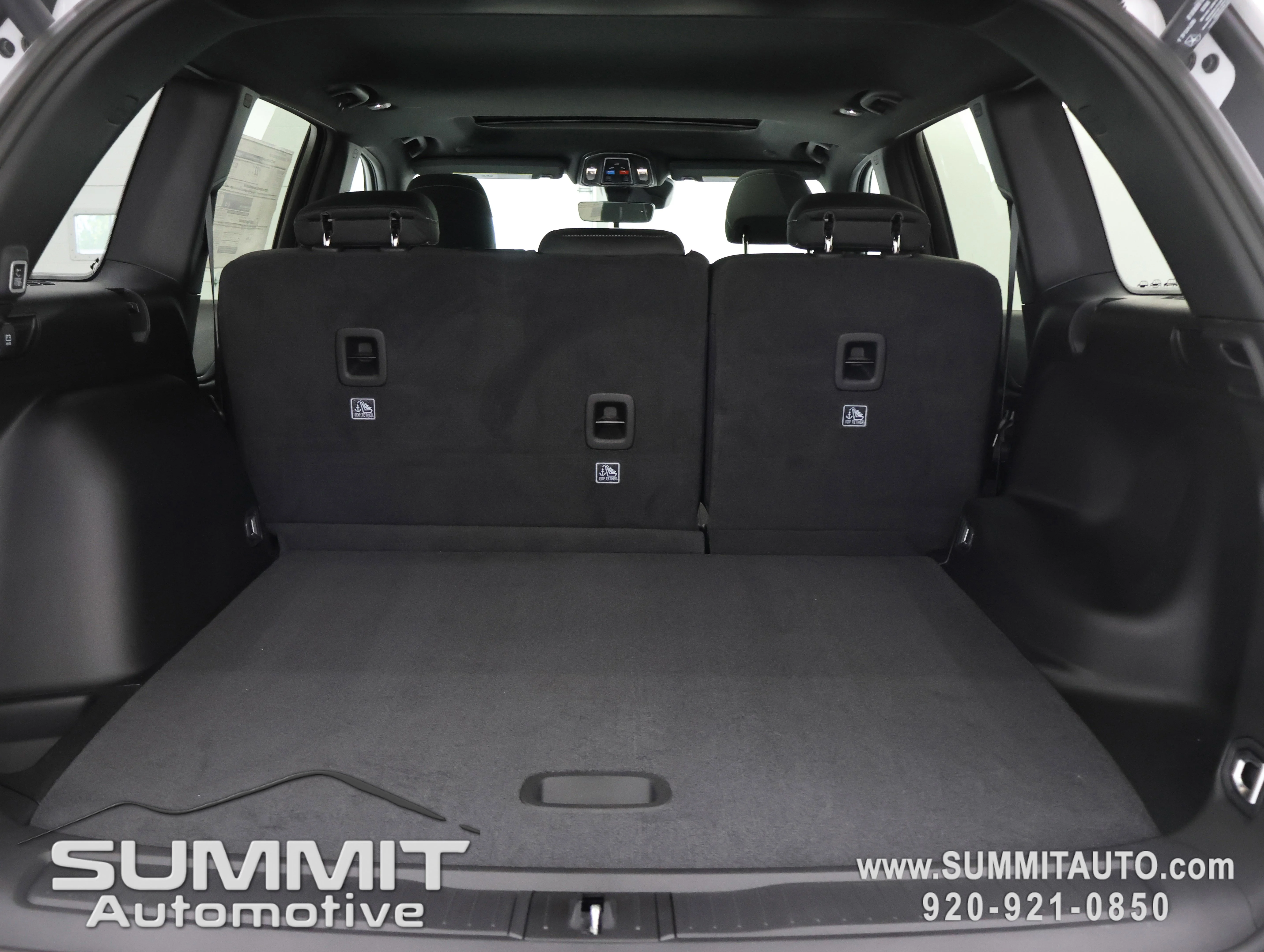 New 2026 Bright White Clear-Coat Exterior Paint Jeep Laredo X image 28