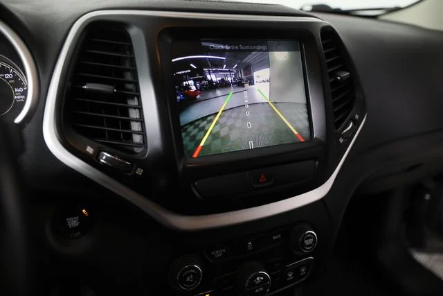 Used 2018 Gray Jeep Latitude Plus image 10