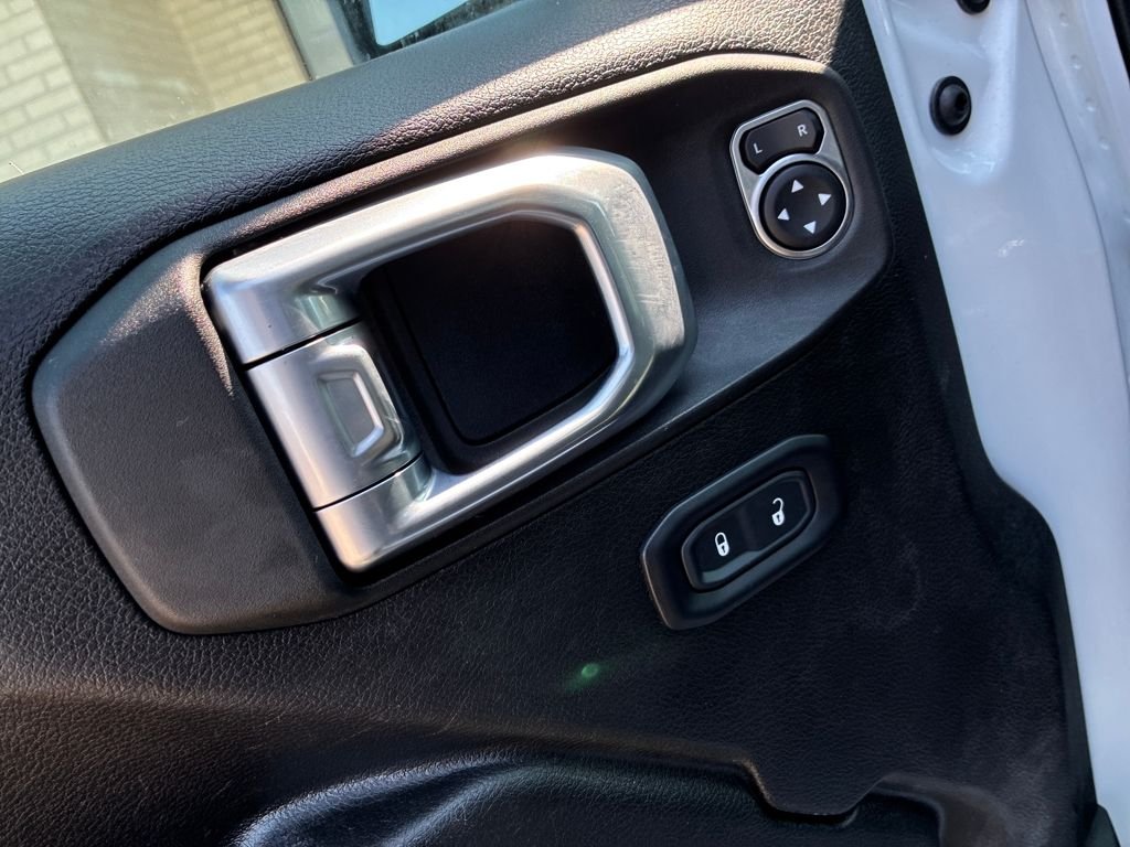 Used 2022 White Jeep Sport image 12
