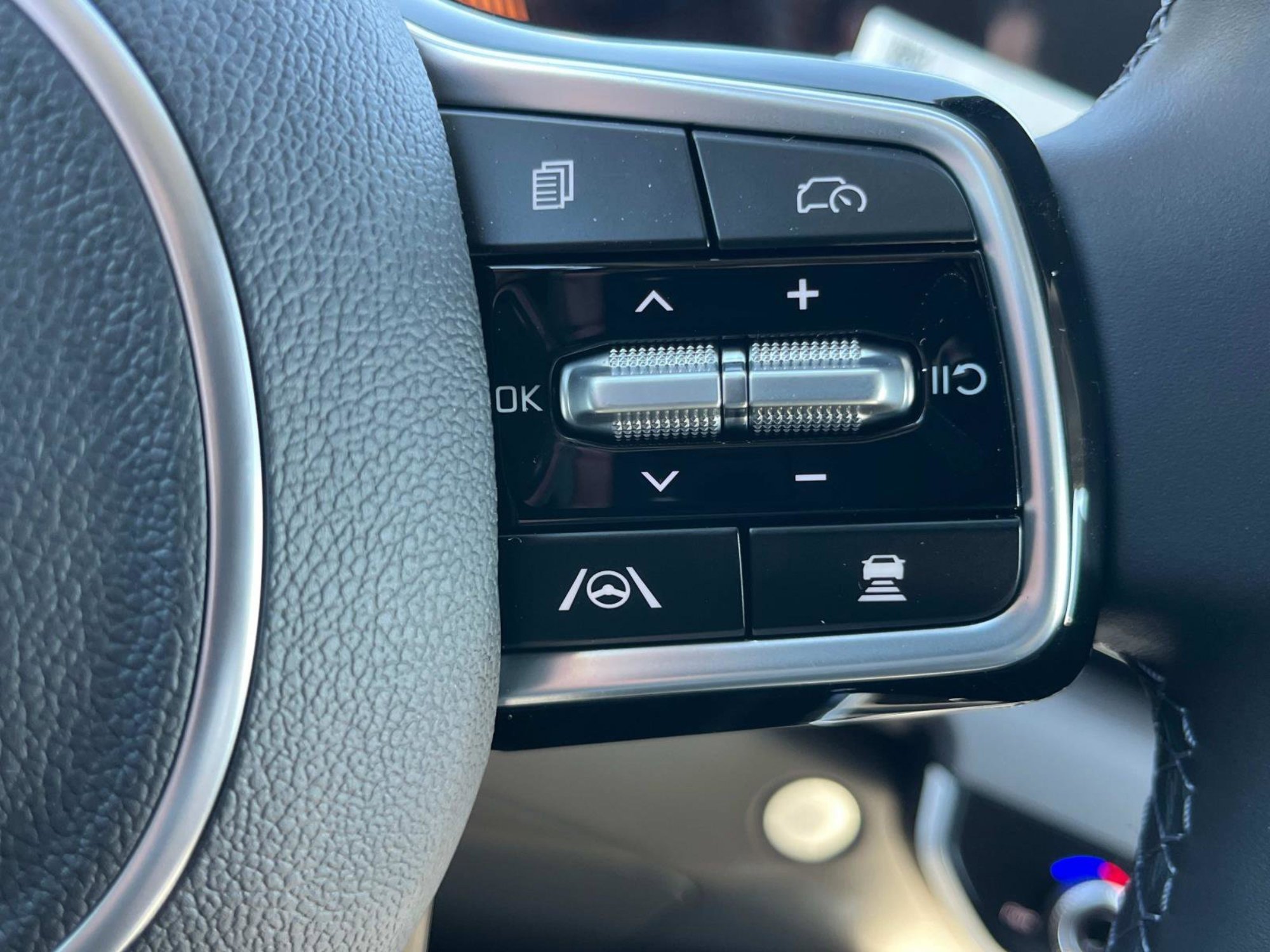 New 2026 Ivory Silver Kia EX image 31